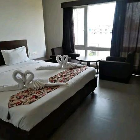 Hotel East International Tinsukia Eksteriør billede